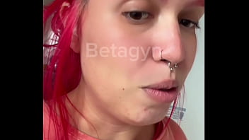 Chamei o vizinho pra casa e ele me fodeu enquanto meu marido tinha saido