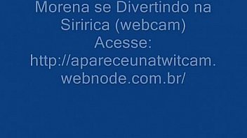 Morena se divertindo na siririca webcam