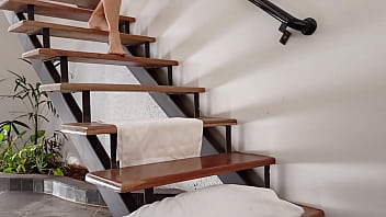 Vizinhos em choque casal faz sexo selvagem na escadaria do edifício