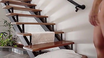 Vizinhos em choque casal faz sexo selvagem na escadaria do edifício