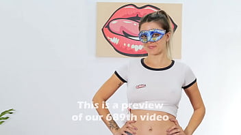 What a beautiful cameltoe on this petite babe in tight leggings