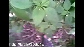 Young bitch sucking in the bushes