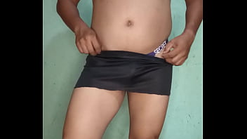 Hombre Modelando Tanga Morada Satinada Victoria's Secret thumbnail