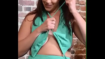 Trying to figure out how to use this shirt two people and google with still no luck #difficult #fashion #tryonhaul #tryi