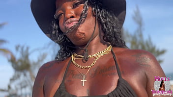 Encontrei um fã fofo no posto 10 do recreio acabei deixando ele de rola muito dura sem querer que delícia parte 1