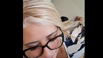 Encontro com fã no motel marca comigo tambem quero sentar no seu cacete e fazer vc gozar na minha boca