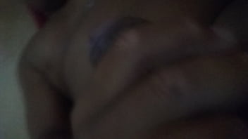 Gozando bem gostoso na bronha