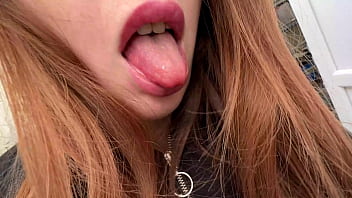 How to offer sex to a girl when she sticks in iphone