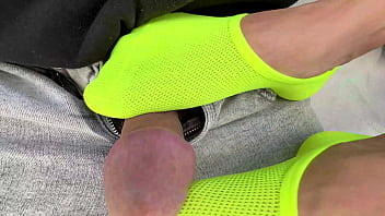 How to offer sex to a girl when she sticks in iphone