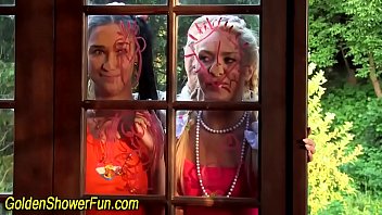 Goldenshower lez toyed