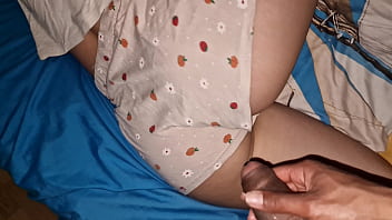 Latina hermosa tiene sexo apasionado con su hermanastro cuando se quedan a solas