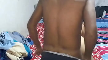 Llego a casa del gimnasio y termino teniendo sexo duro con mi hermanastro hasta que suelta todo su semen en mi estrecho coño espero no quedar embarazada