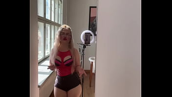 Sissy cry while i watch through my big glasses