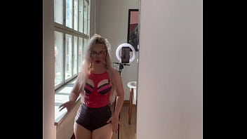 Sissy cry while i watch through my big glasses