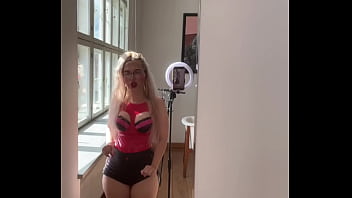 Sissy cry while i watch through my big glasses