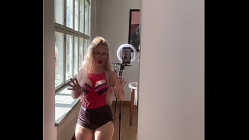 Sissy cry while i watch through my big glasses