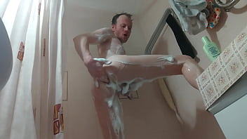 Lanatuls anal slut and whore fast and hard assfucking mancunt pussy with bottle of shampoo in bathtube