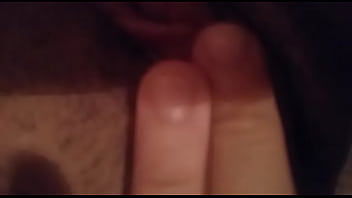 Dándose placer ella misma