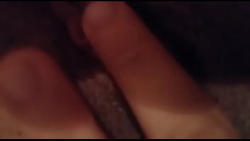 Dándose placer ella misma