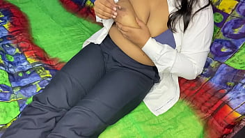 Indian ladki job se ghar par aate hi pussy finger karne lagi hot xxx girl viral mms video