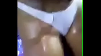 Funkeira gostosa dançando so de calcinha