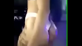 Funkeira gostosa dançando so de calcinha