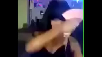 Funkeira gostosa dançando so de calcinha