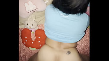 Dándole lechita a mi hijastra antes de irme a el trabajo