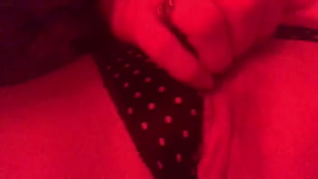 Wife’s pussy up cuming