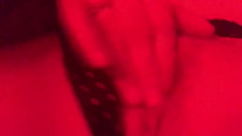 Wife’s pussy up cuming