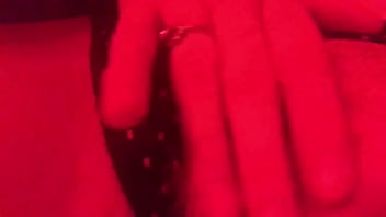 Wife’s pussy up cuming