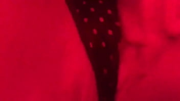 Wife’s pussy up cuming