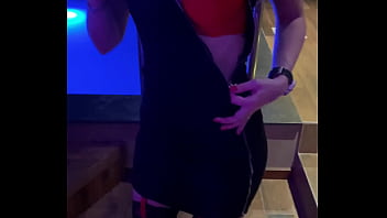 Petite danse pour vous et mon homme bien sûr la suite arrive mais seulement