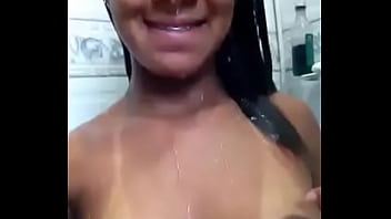 Morena gostosa no banho br