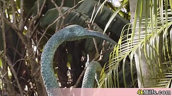 Cutie wants to buy a new house with her pussy