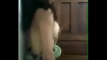 Tocamiento en el baño