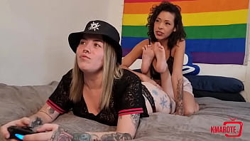 Fiquei Toda Molhada Massageando Os Pezinhos Da Gostosa Da Joy Com Cera De Vela Quente thumbnail