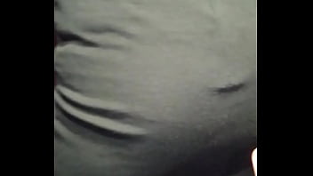 Je chauffe un homme dans l'ascenseur il me tripote le cul joue de mon plug je