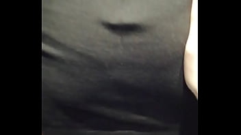 Je chauffe un homme dans l'ascenseur il me tripote le cul joue de mon plug je