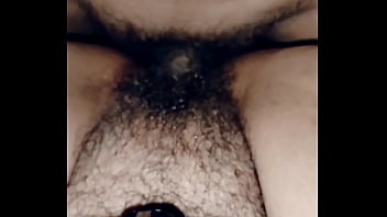 Perra madura se masturba con su consolador