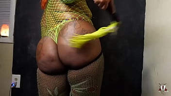 Stoner bbw loves using toys