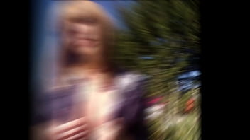 Midwest milf plays with herself among the flowers