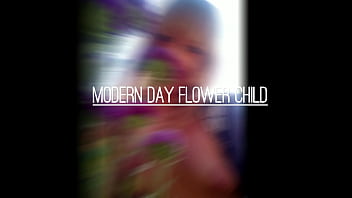 Midwest milf plays with herself among the flowers