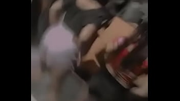 Novinhas Rebolando Mostrando A Rabiola Grande thumbnail