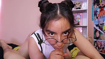 Se folla a una zorra jugosa y se corre en ella