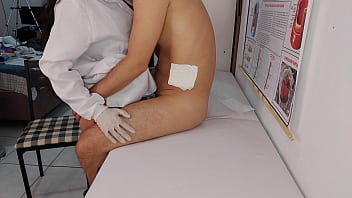 Enfermeira se excita observando ereção do paciente