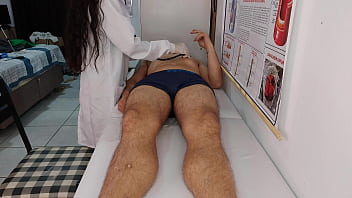 Enfermeira se excita observando ereção do paciente