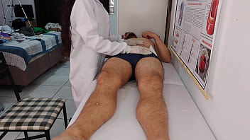 Enfermeira se excita observando ereção do paciente