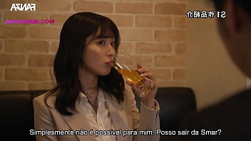 Safada peituda não se aguenta e se masturba no trabalho legendado