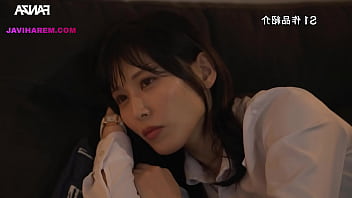 Safada peituda não se aguenta e se masturba no trabalho legendado